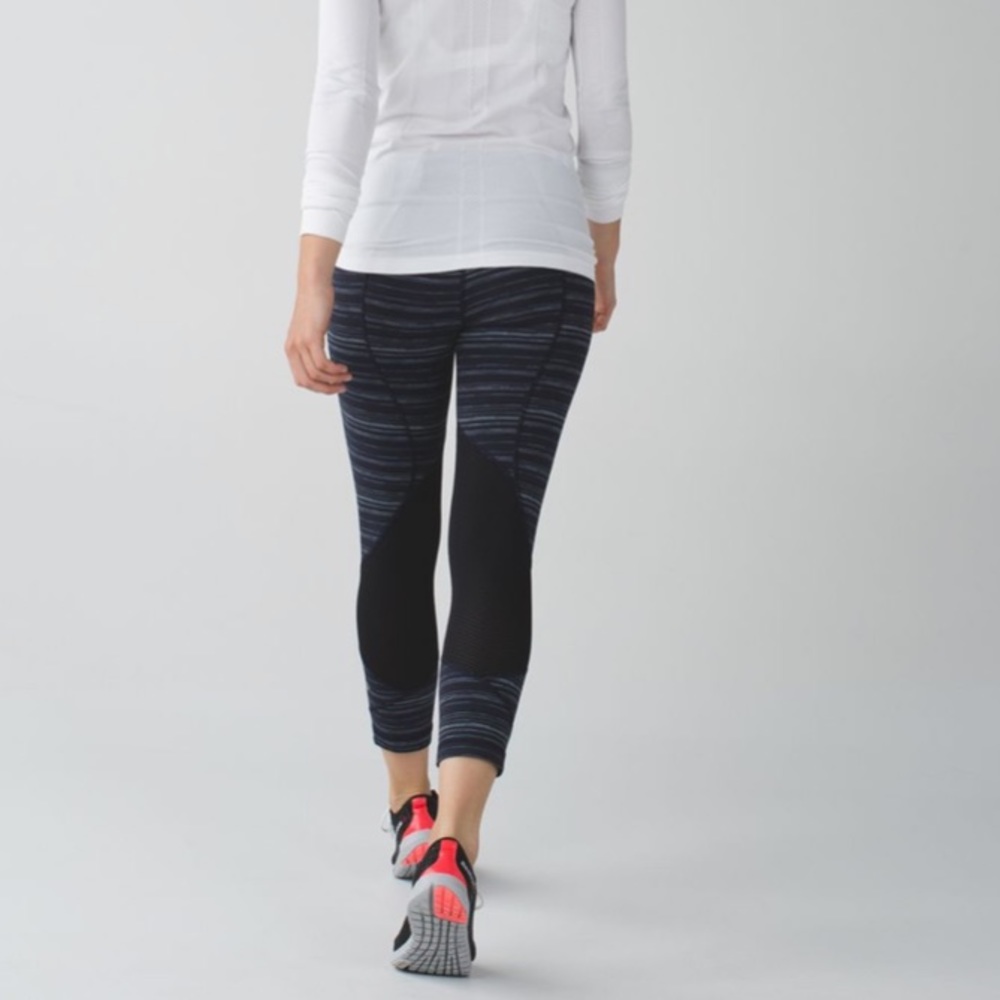 Lululemon Cyber Stripe Pace Rival Crop Size 8